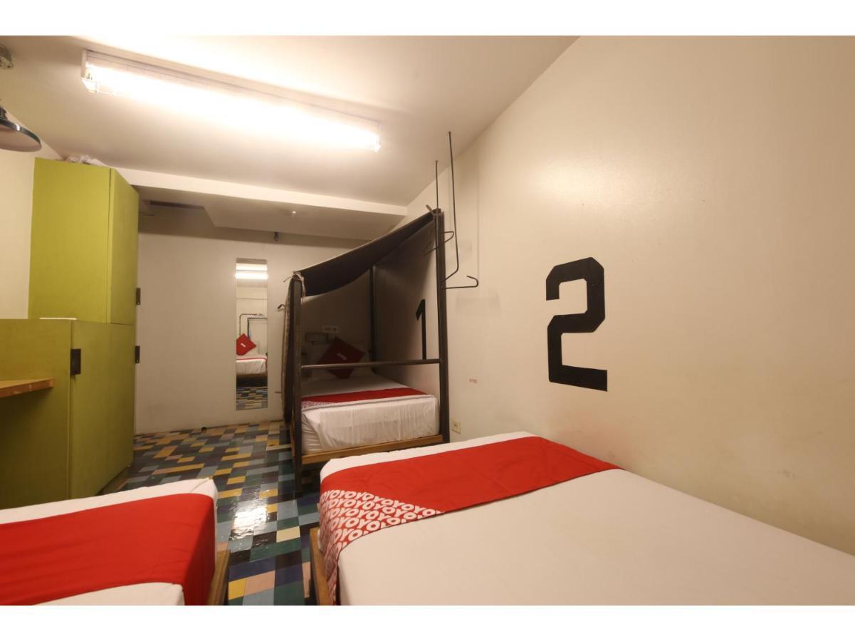 Oyo 866 Junction Hostels Manila Exterior foto