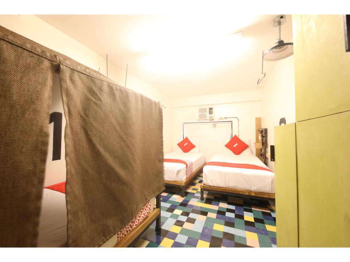 Oyo 866 Junction Hostels Manila Exterior foto
